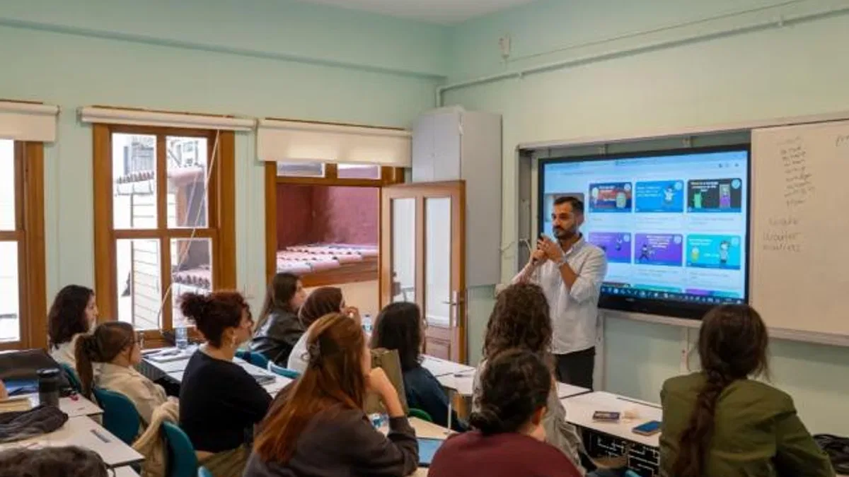 İBB Gençlik Ofisleri'nde yılın ilk eğitimleri sürüyor