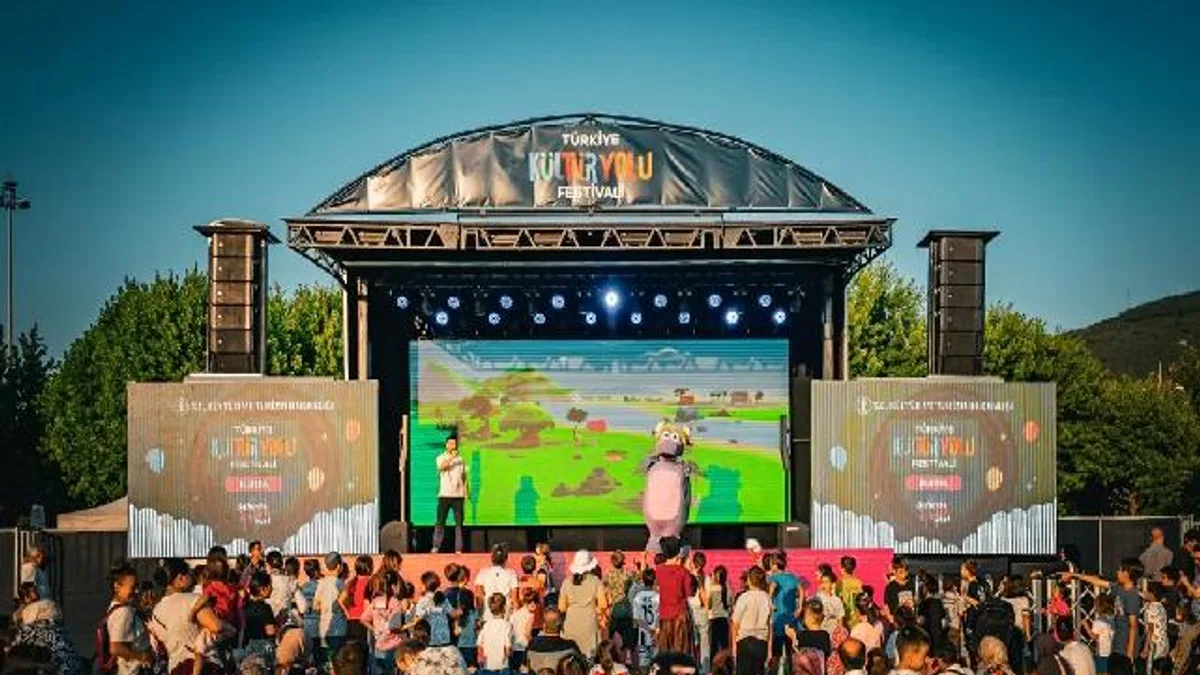 Bursa Kültür Yolu Festivali’nde çocuk hem eğlendi, hem de sanatı öğrendi