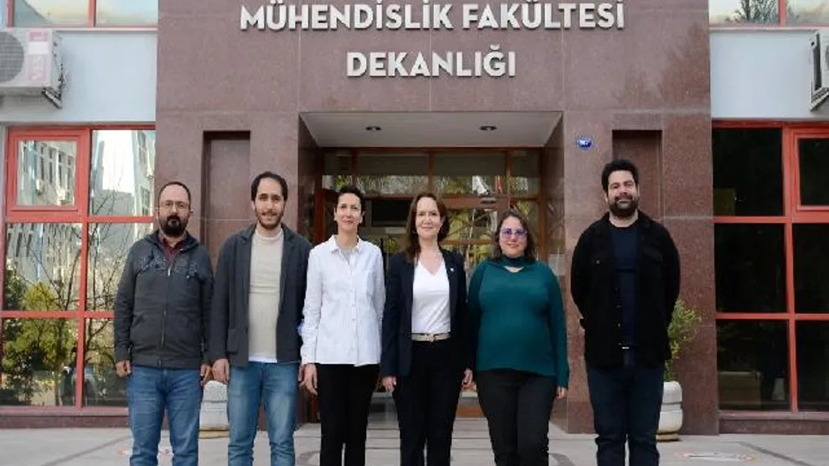 DEÜ'den doğa temelli inovasyon: Mikroalglerle temiz hava devrimi!