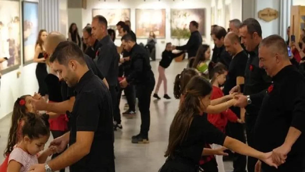 Eskişehir’de ilk dans! Kız çocukları babalarıyla dans etti