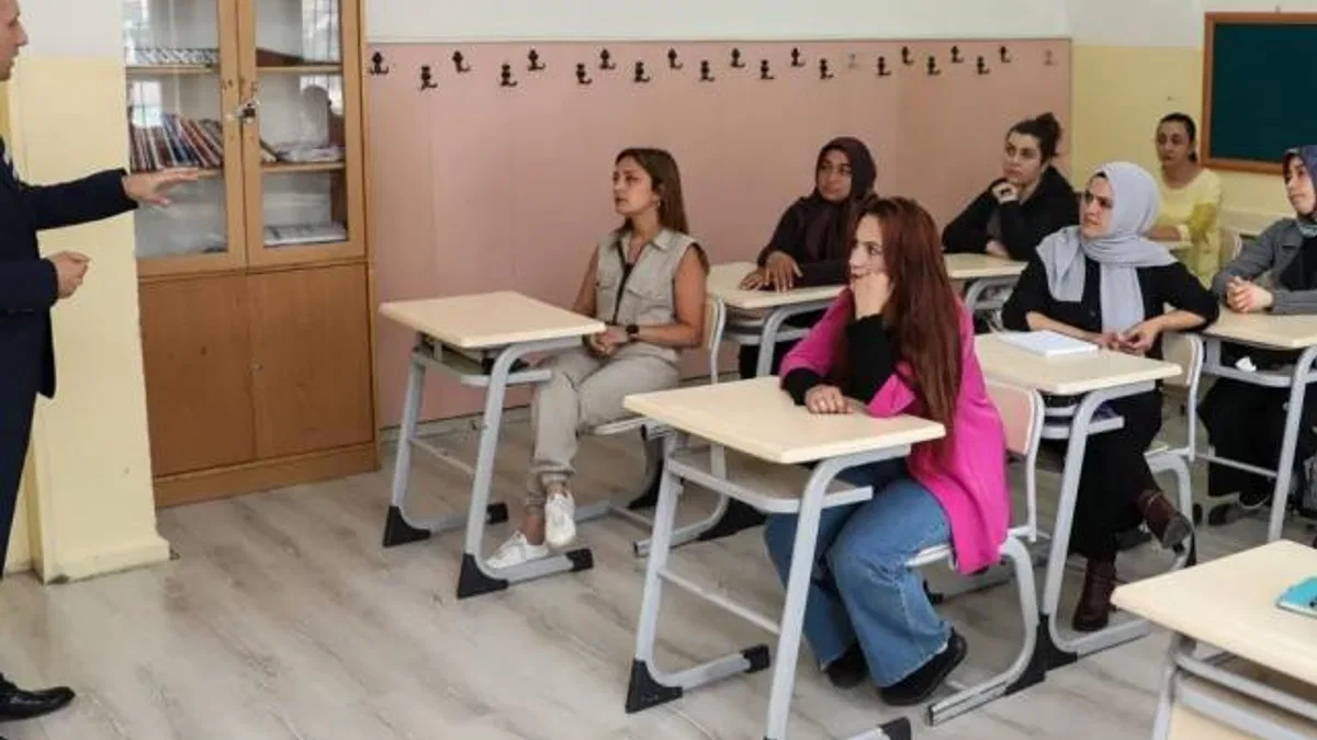 Okul-Aile iş birliğini güçlendiren eğitimler... Aile Okulu'ndan 150 bin veli faydalandı