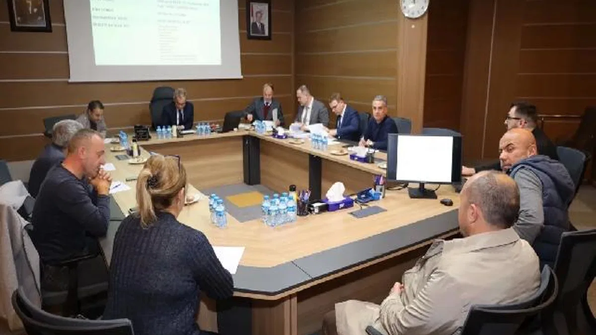 Kocaeli’de kuralsızlığa geçit yok: 106 araca ve marketlere ceza