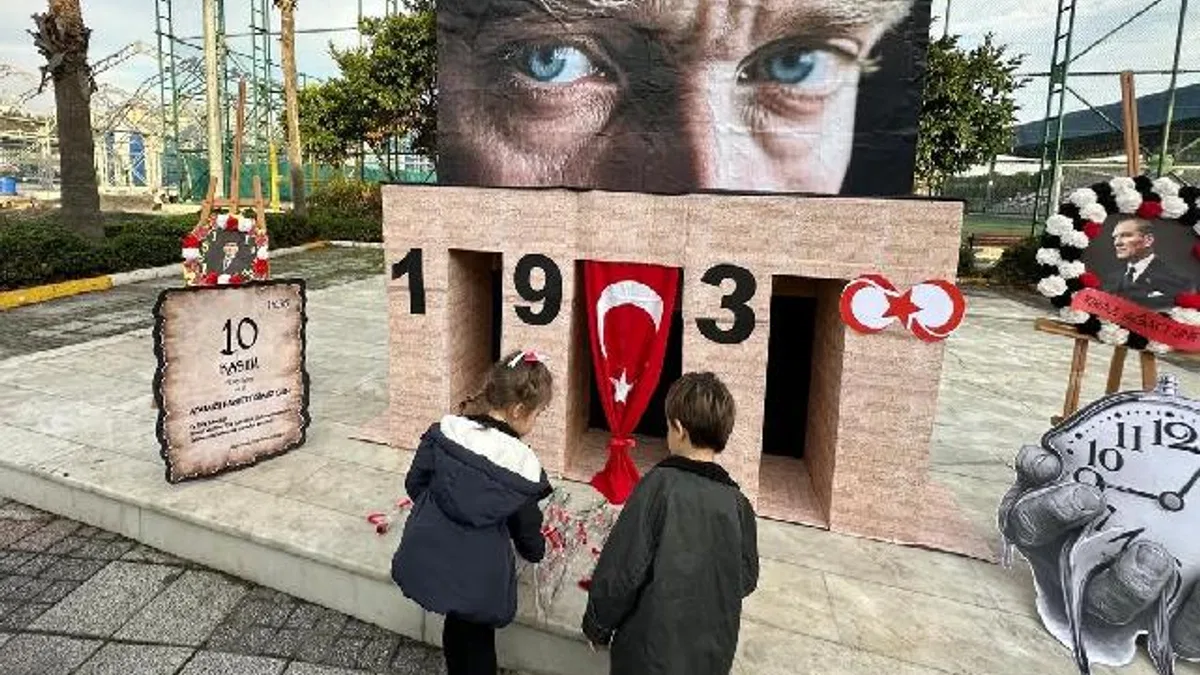 İstanbul Bakırköy 10 Kasım'da Ata'sını andı