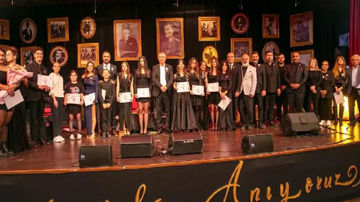 Güzelbahçeli gençler Atatürk için söyledi