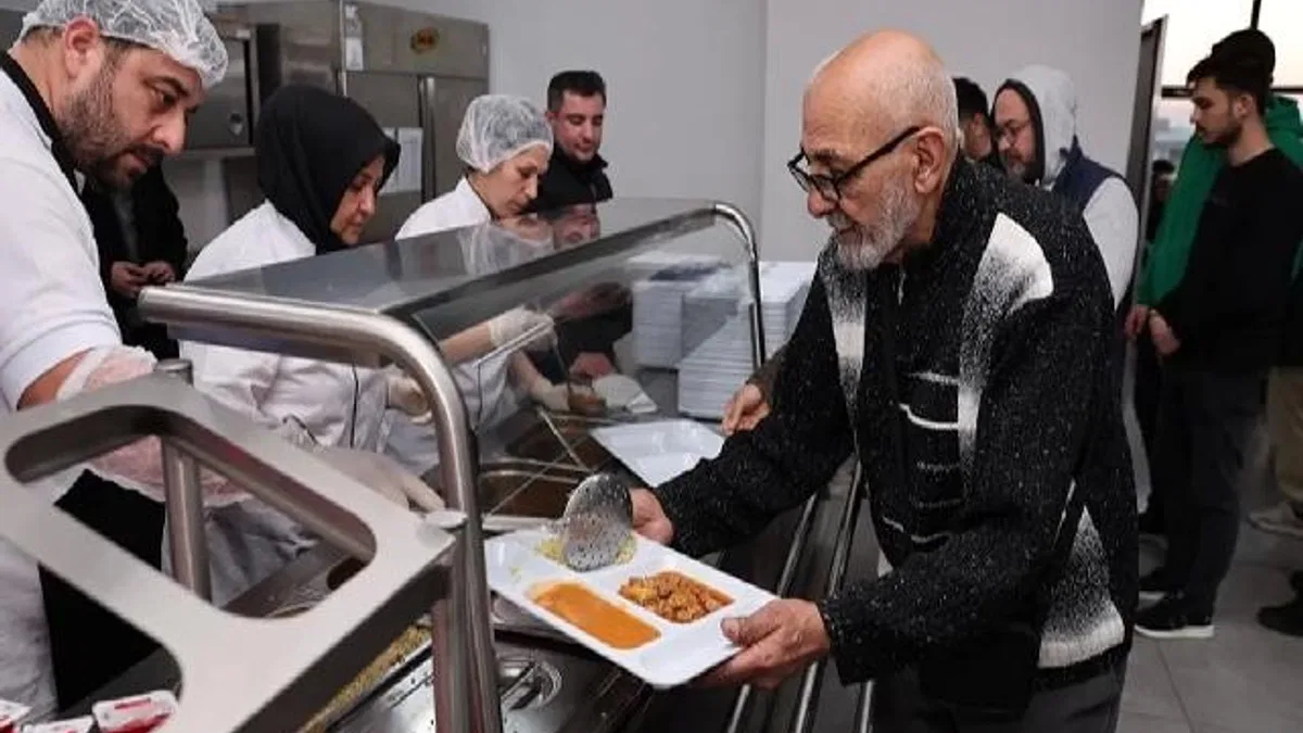 Bursa Nilüfer’de iftar sofraları dayanışmayı artırıyor
