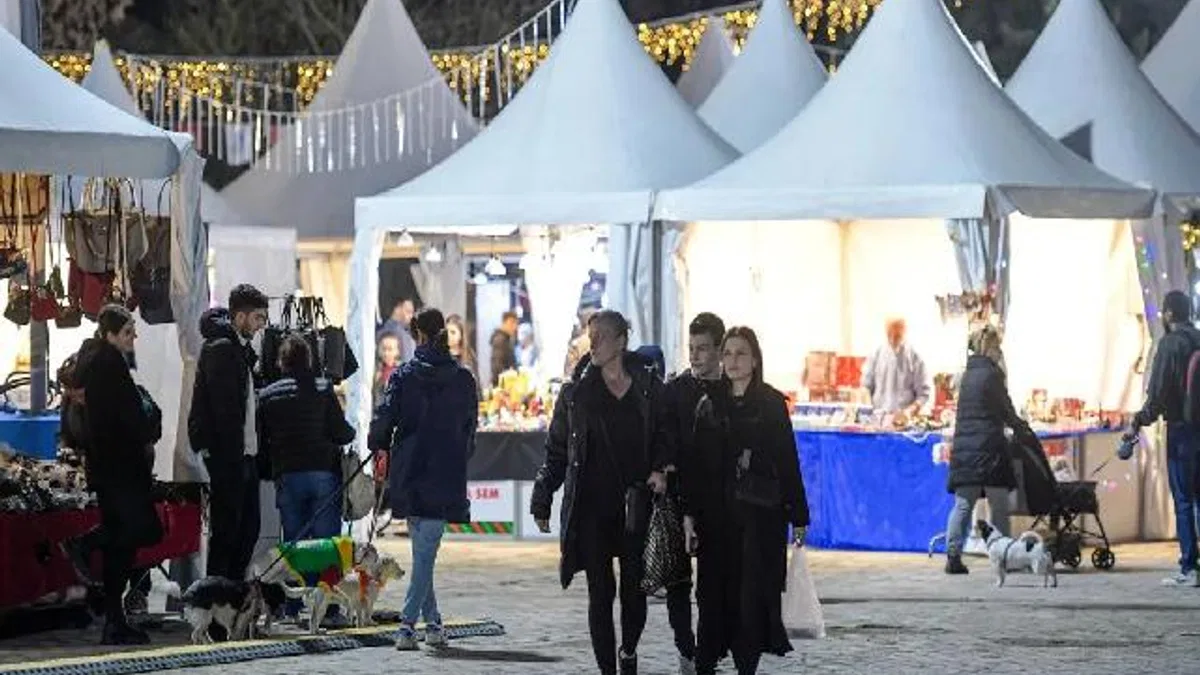 İzmir'de Kültürpark’a yeni yıl ruhu geldi