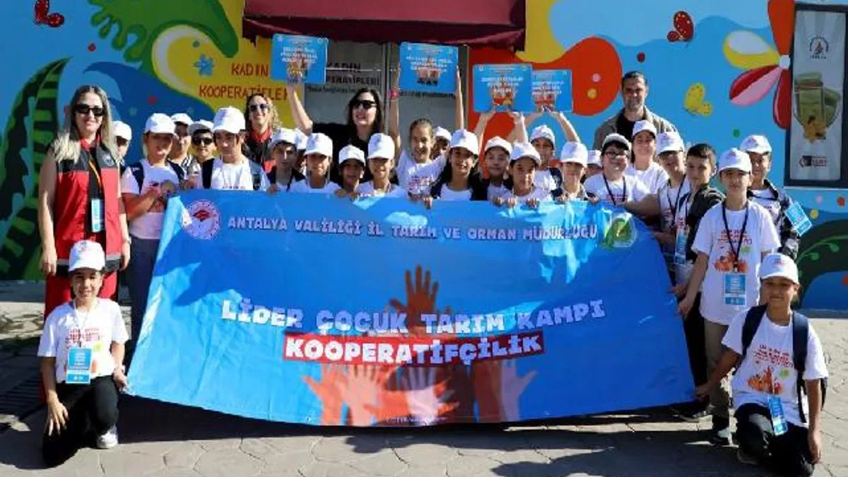Antalya'da ‘Lider Çocuklar’ kadın emeğini destekledi