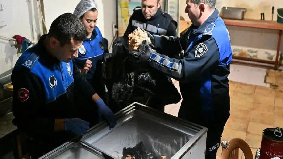 Manisa'da 150 kilo pişmiş tavuk eti ele geçirildi! İşletme mühürlendi