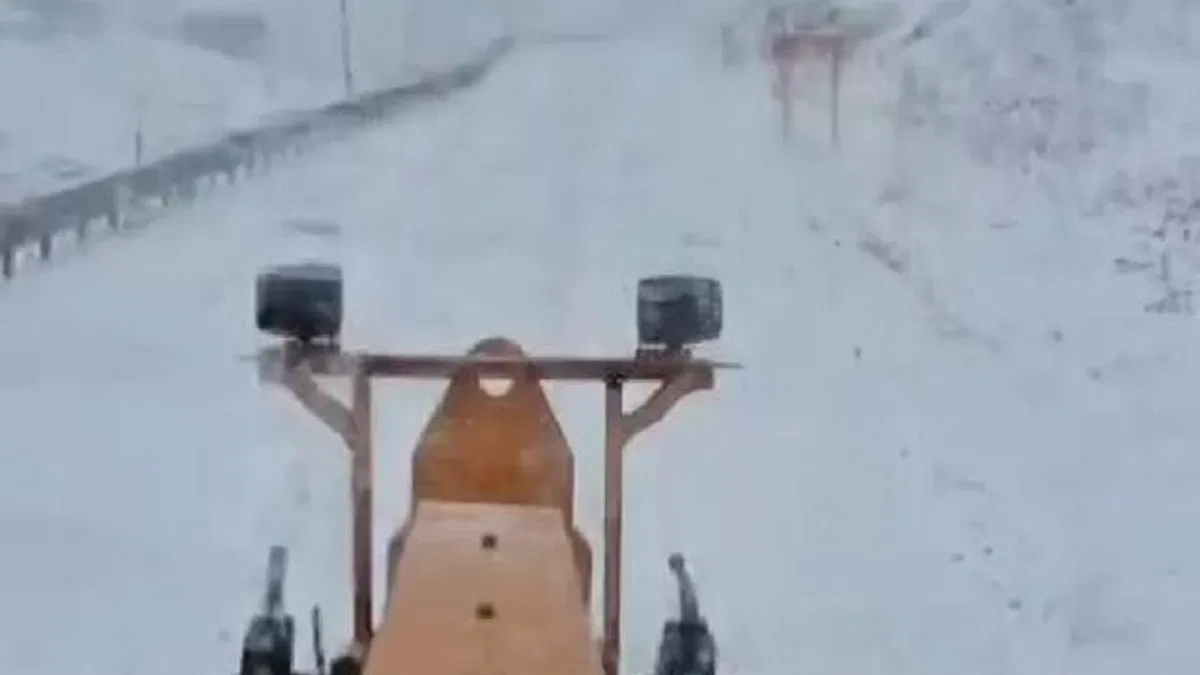 Karayolları kar etkisiyle yol temizleme çalışmalarında