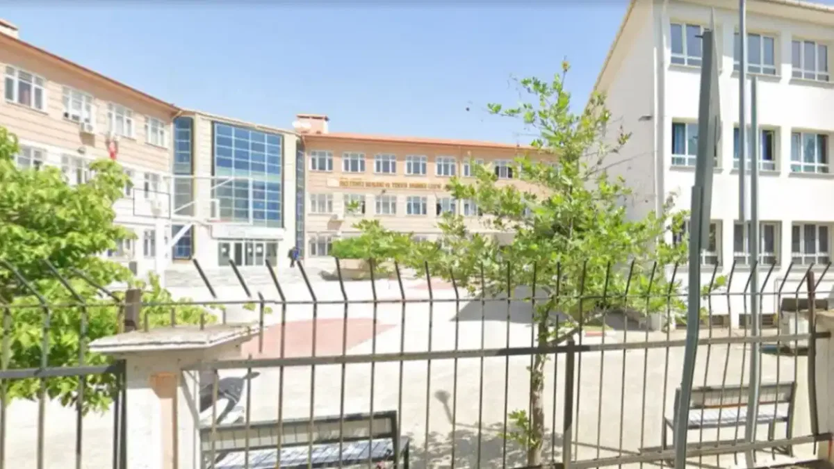 Manisa'da liseye yakın bölgede silahlı saldırı: 8 kişi etkilendi