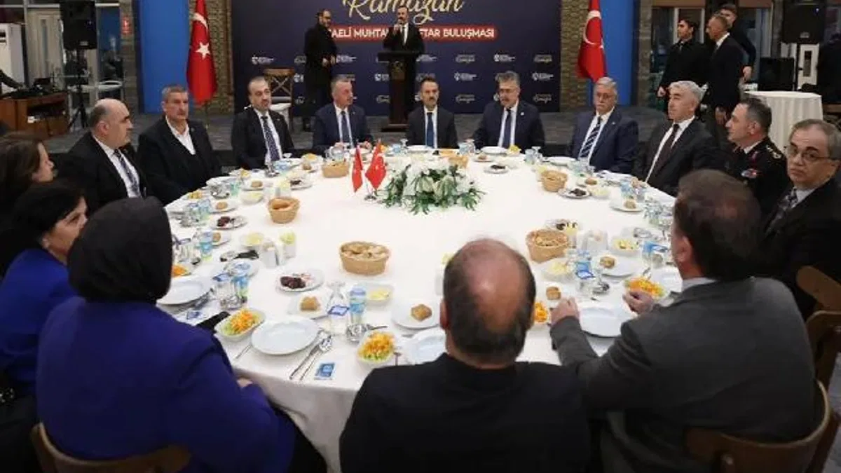 Kocaeli protokolünden muhtarlarla iftar yaptı