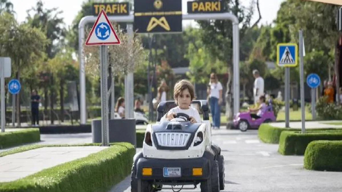 Çocuklar Trafik Parkı'na akın etti