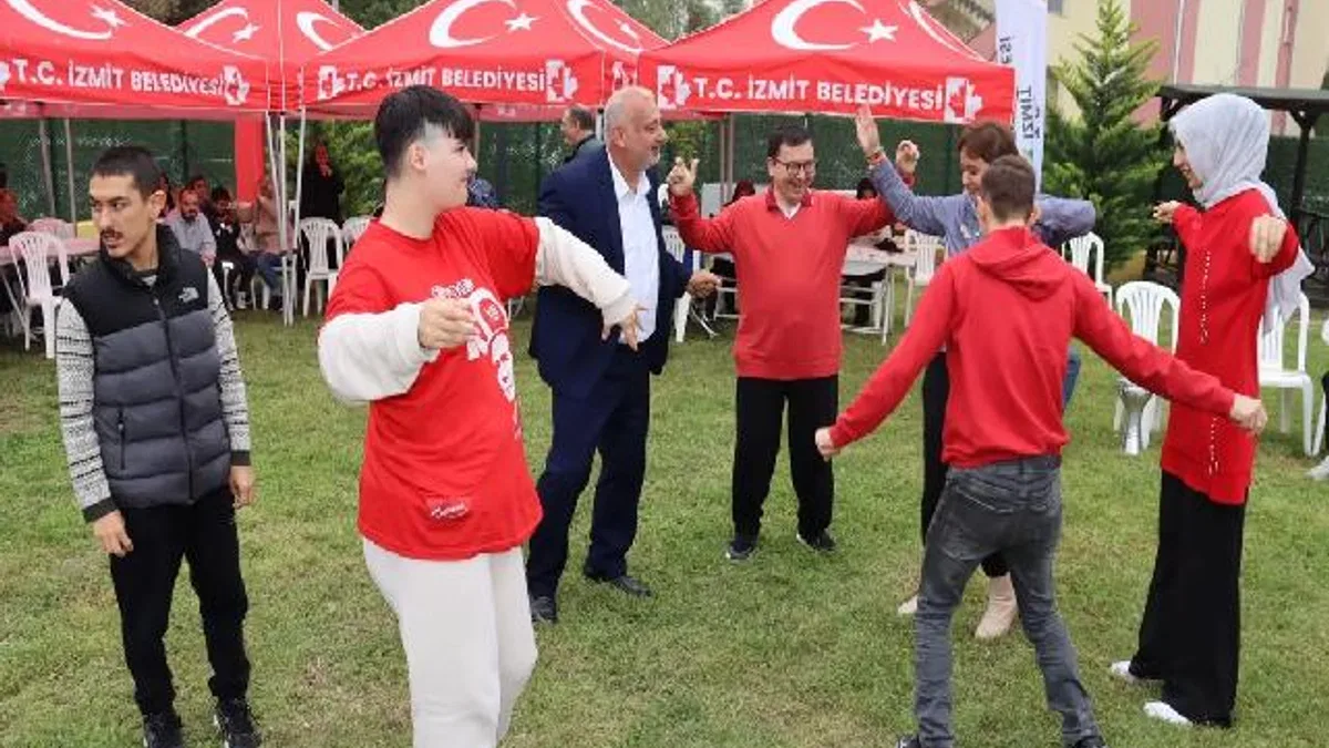 İzmit’te otizmli bireyler sonbahar şenliğinde buluştu