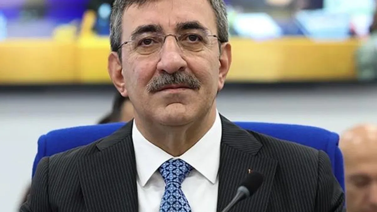 Cumhurbaşkanı Yardımcısı Yılmaz: Bayrağımıza yönelik saldırı cezasız kalmayacak!