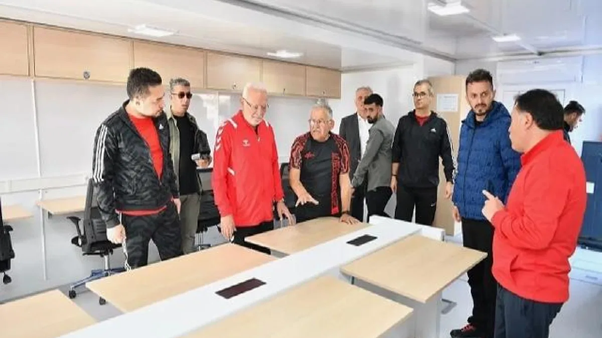 Kayseri Büyükşehir Mobil Dijital Gençlik Merkezi görücüye çıktı