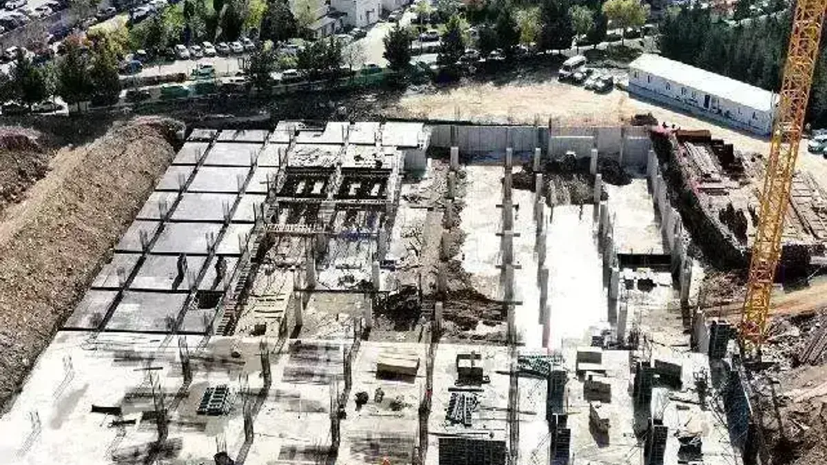 Kocaeli Umuttepe Kampüsü'nde camii ve otopark inşaatı yükseliyor