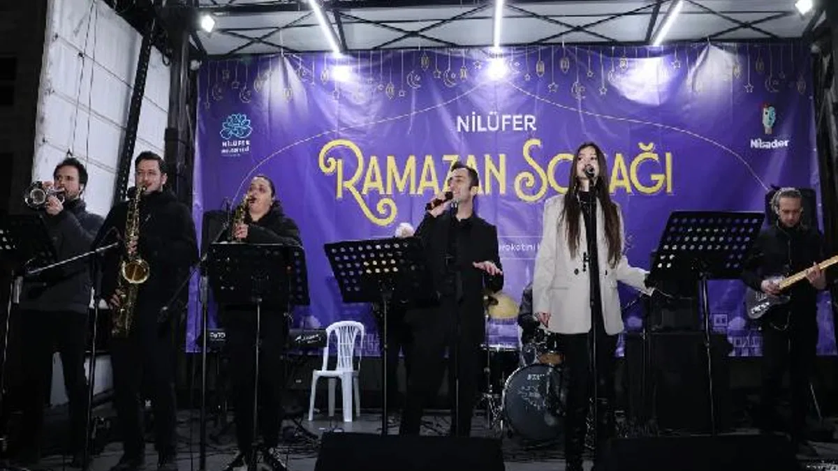 Bursa Nilüfer'in Ramazan Sokağı'nda orkestradan keyifli dinleti