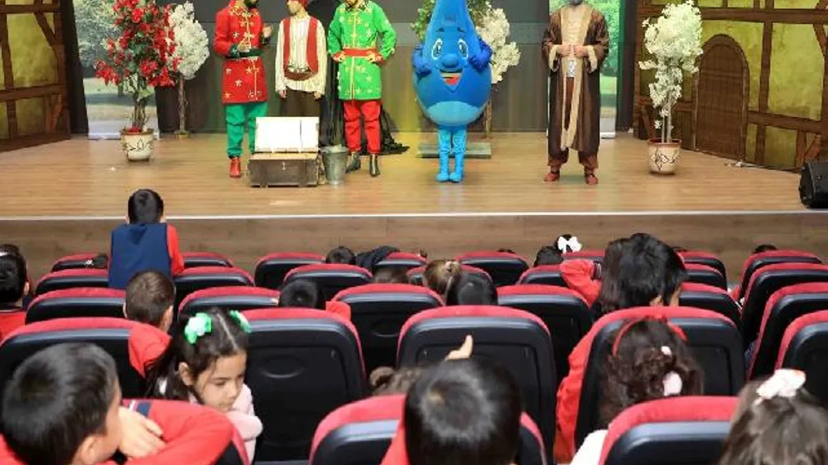 Konya Karatay'da öğrencilere tiyatro etkinliği