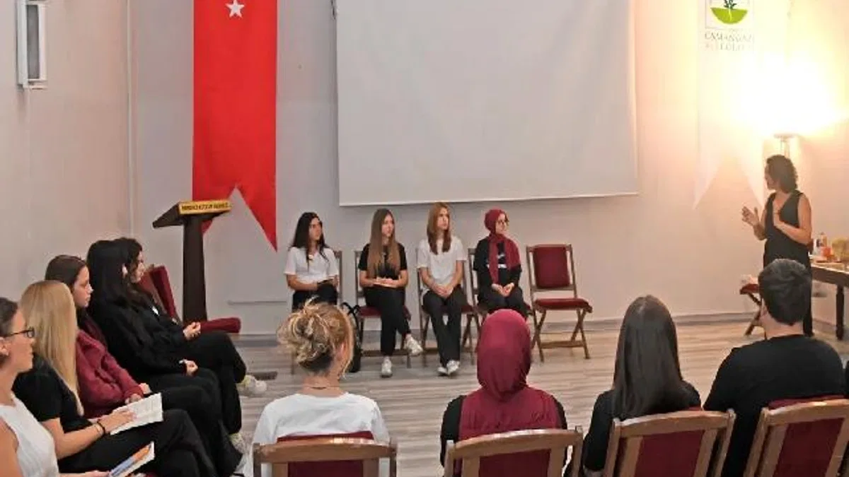 Bursa'da Osmangazi Belediyesi okutarak öğretiyor